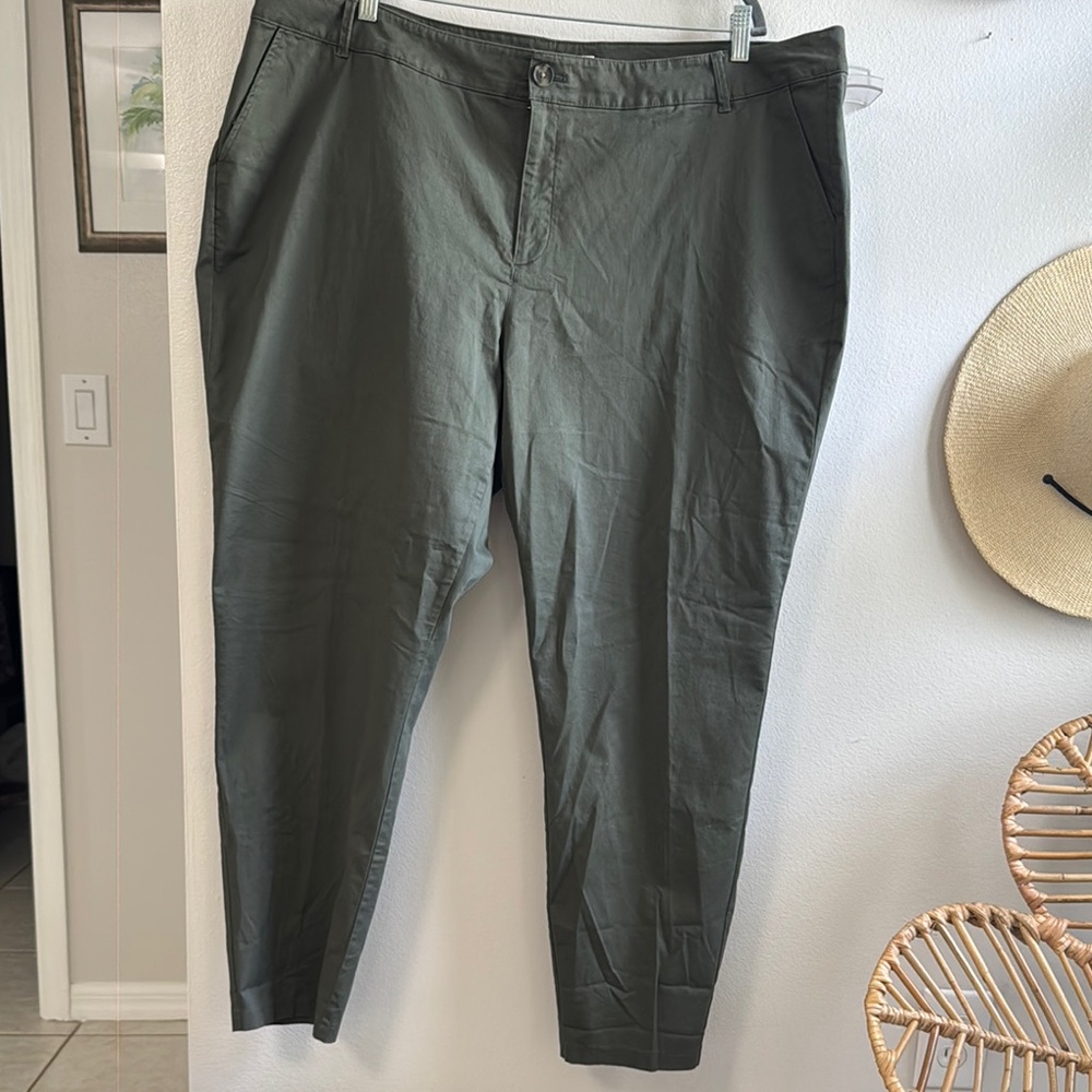 Ava & Viv Olive Green Ankle Pants Size 24W